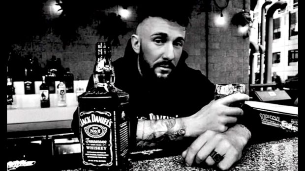 Marvin-Knoll-trinkt-Jack-Daniels-auf-Instagram